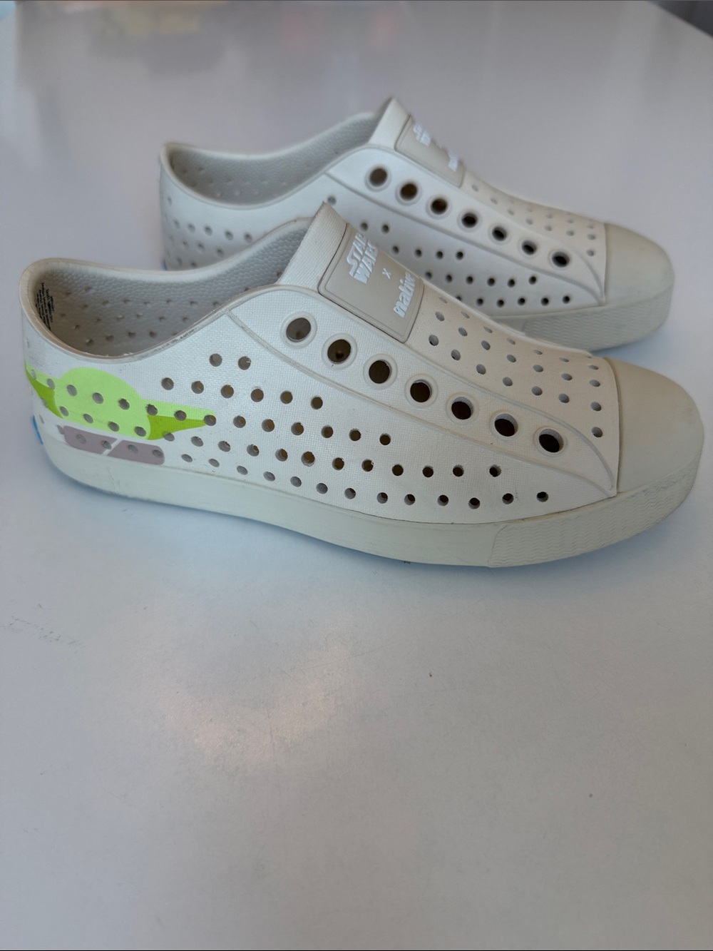 DISNEY x NATIVE Star Wars Yoda Mandalorian Slip On Rubber Shoes size 3